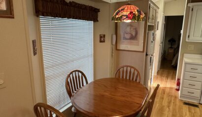 Dining area 827