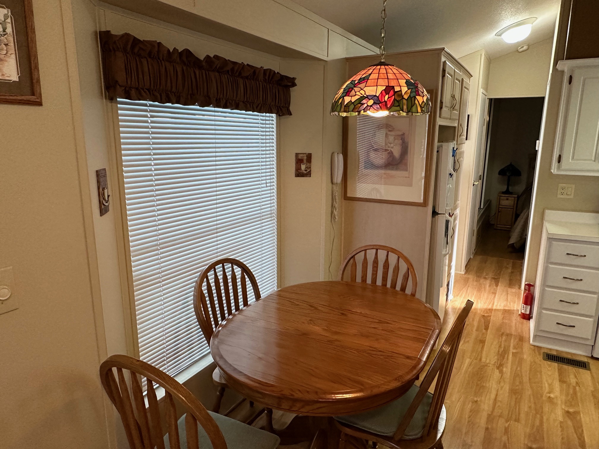 Dining area 827